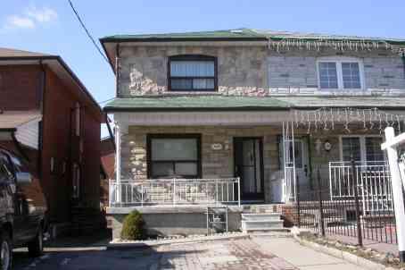 364 Mcroberts Ave, House semidetached with 3 bedrooms, 2 bathrooms and 1 parking in Toronto ON | Image 1