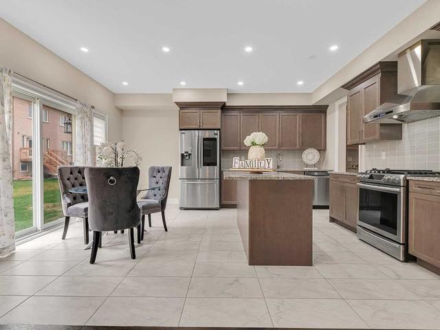 126 Moffat Ave, House detached with 4 bedrooms, 7 bathrooms and 6 parking in Brampton ON | Image 4