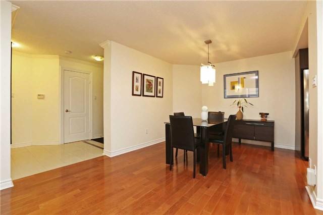 906A - 280 Simcoe St, Condo with 2 bedrooms, 2 bathrooms and 1 parking in Toronto ON | Image 12