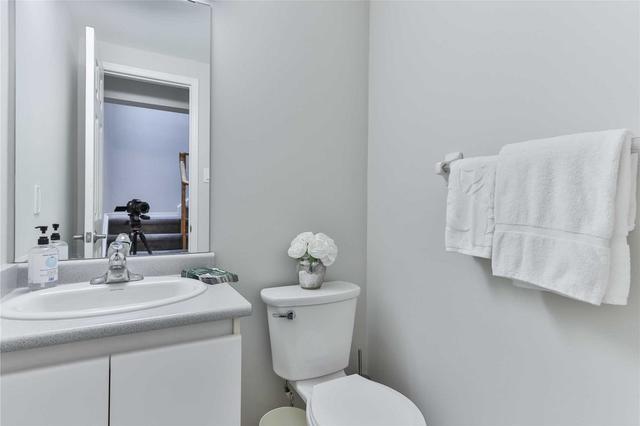 121 - 18 Clark Ave W, Townhouse with 2 bedrooms, 3 bathrooms and 2 parking in Vaughan ON | Image 2