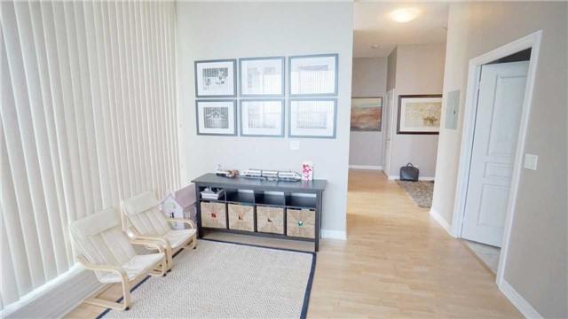 Lph3 - 220 Burhamthorpe Rd W, Condo with 2 bedrooms, 2 bathrooms and 1 parking in Mississauga ON | Image 3