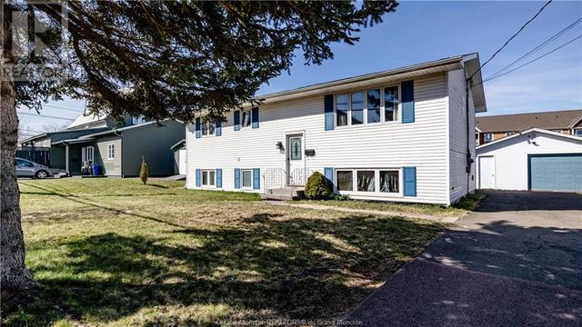 3 Bahamas, House detached with 6 bedrooms, 2 bathrooms and null parking in Dieppe NB | Image 1