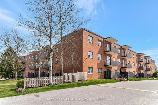 111 - 485 Thorold Rd, Condo with 2 bedrooms, 1 bathrooms and 1 parking in Welland ON | Image 1
