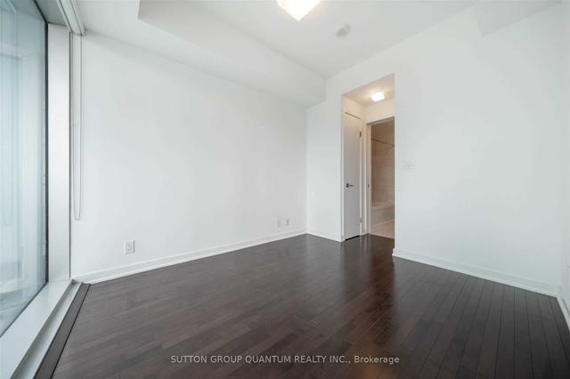 3809 - 12 York St, Condo with 1 bedrooms, 1 bathrooms and 1 parking in Toronto ON | Image 3