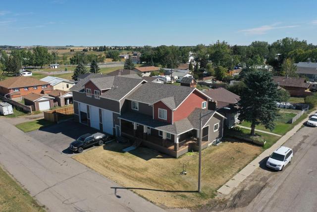 203 1 Street Ne, House detached with 9 bedrooms, 5 bathrooms and 7 parking in Lethbridge County AB | Image 4
