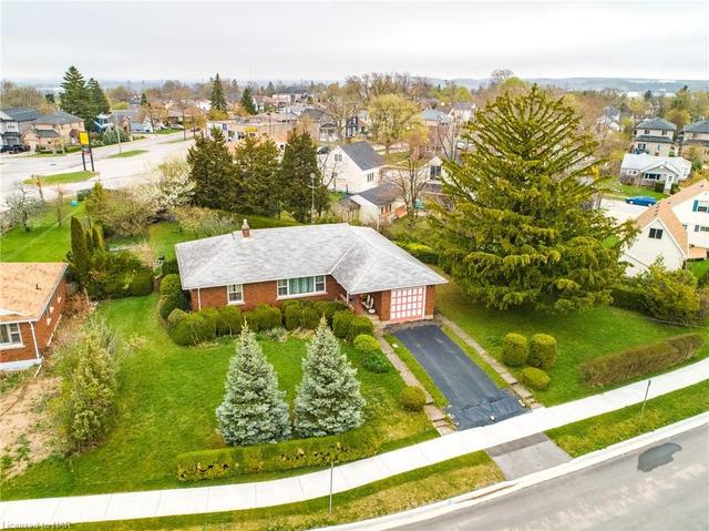 2 Foley Crescent, House detached with 3 bedrooms, 1 bathrooms and 2 parking in Thorold ON | Image 1