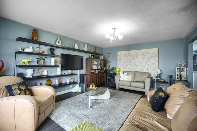 81 Harland Cres, House detached with 3 bedrooms, 2 bathrooms and 5 parking in Ajax ON | Image 3