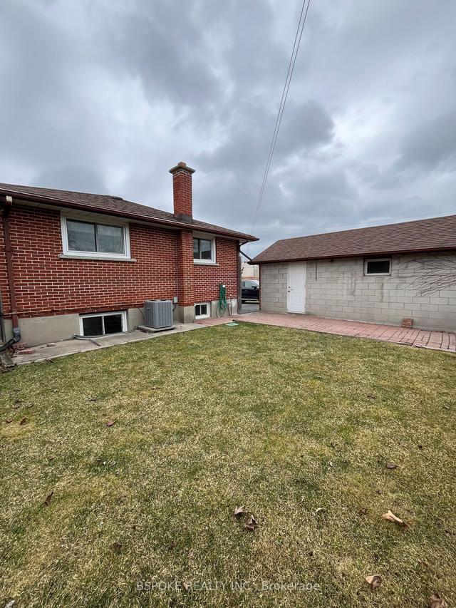 main - 205 Elgin St W, House detached with 3 bedrooms, 1 bathrooms and 3 parking in Oshawa ON | Image 7