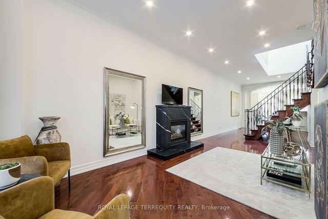 329 Lippincott St, House detached with 4 bedrooms, 4 bathrooms and 2 parking in Toronto ON | Image 33