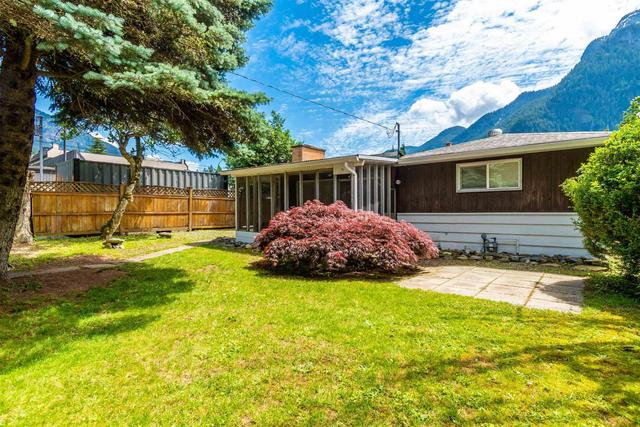 523 Wallace Street, House detached with 3 bedrooms, 2 bathrooms and null parking in Hope BC | Card Image