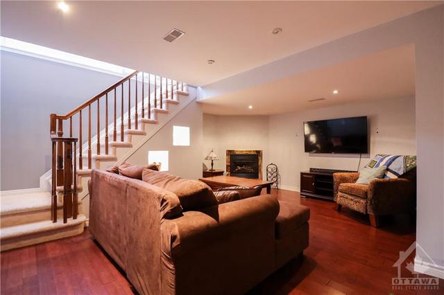424 Evenwood Private, Townhouse with 3 bedrooms, 3 bathrooms and 2 parking in Ottawa ON | Image 24