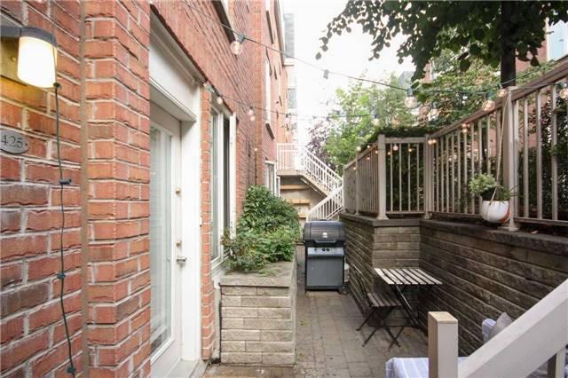 425 - 12 Douro St, Townhouse with 2 bedrooms, 1 bathrooms and 1 parking in Toronto ON | Image 3