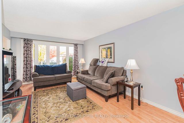 322 East 24th St, House detached with 3 bedrooms, 2 bathrooms and 2 parking in Hamilton ON | Image 3
