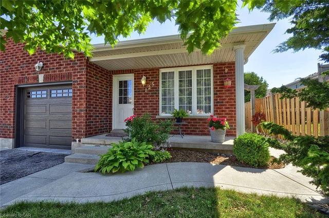 125 Edgemere Drive, House semidetached with 4 bedrooms, 2 bathrooms and 3 parking in Cambridge ON | Image 1