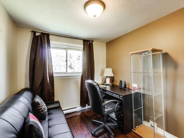 81 Darras Crt, Townhouse with 3 bedrooms, 2 bathrooms and 2 parking in Brampton ON | Image 16