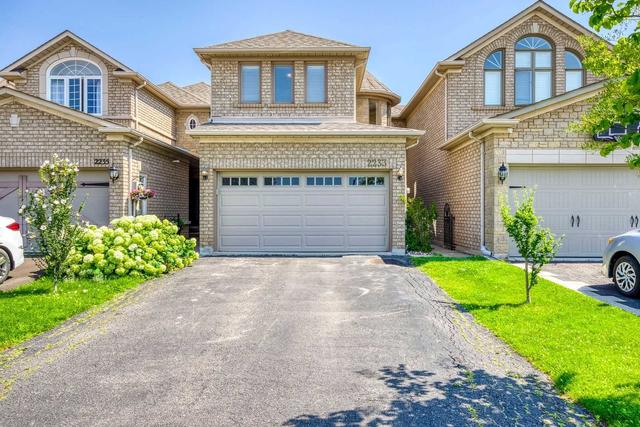 2233 Rockingham Dr, House attached with 3 bedrooms, 4 bathrooms and 6 parking in Oakville ON | Image 1