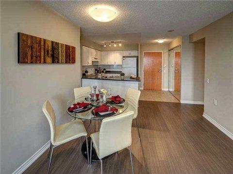 809 - 9017 Leslie St, Condo with 2 bedrooms, 2 bathrooms and 2 parking in Richmond Hill ON | Image 7