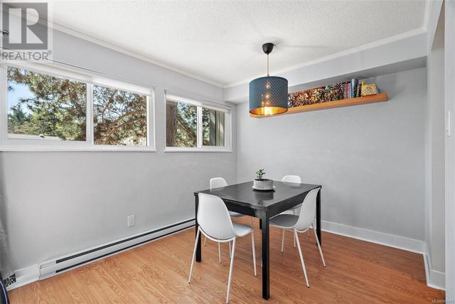 560 Carnation Pl, Condo with 2 bedrooms, 1 bathrooms and 1 parking in Saanich BC | Image 7