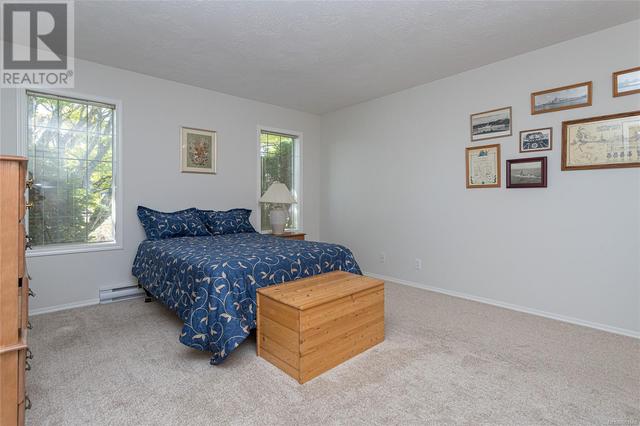 4918 Alamida Cres, House detached with 3 bedrooms, 2 bathrooms and 4 parking in Saanich BC | Image 26