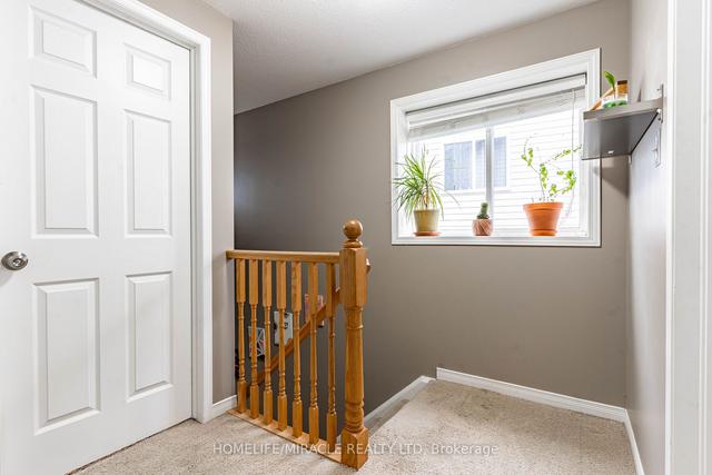 19 Henry Crt, House semidetached with 3 bedrooms, 3 bathrooms and 3 parking in Guelph ON | Image 17