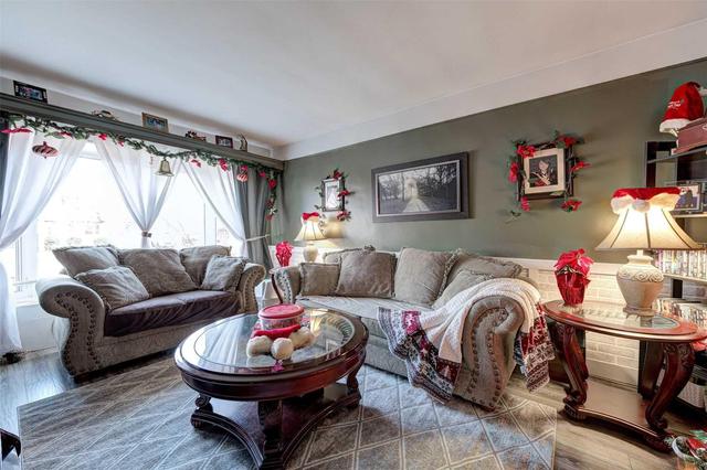 40 Grierson Rd, House detached with 3 bedrooms, 2 bathrooms and 7 parking in Toronto ON | Image 7