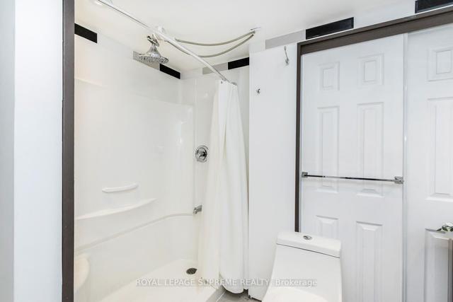 15 Bexley Cres, House detached with 2 bedrooms, 2 bathrooms and 3 parking in Toronto ON | Image 27