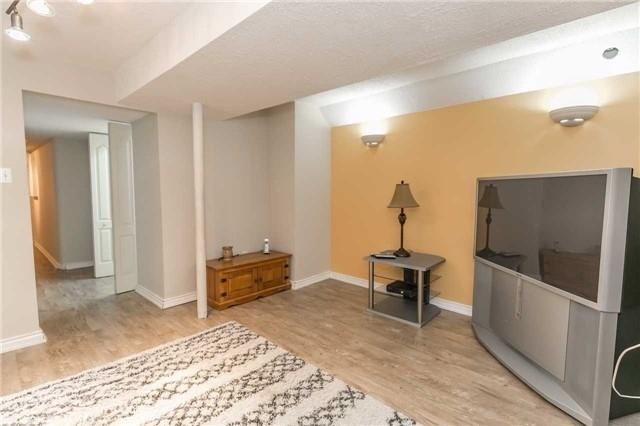 102 Goldenlight Circ, Condo with 3 bedrooms, 3 bathrooms and 3 parking in Brampton ON | Image 8