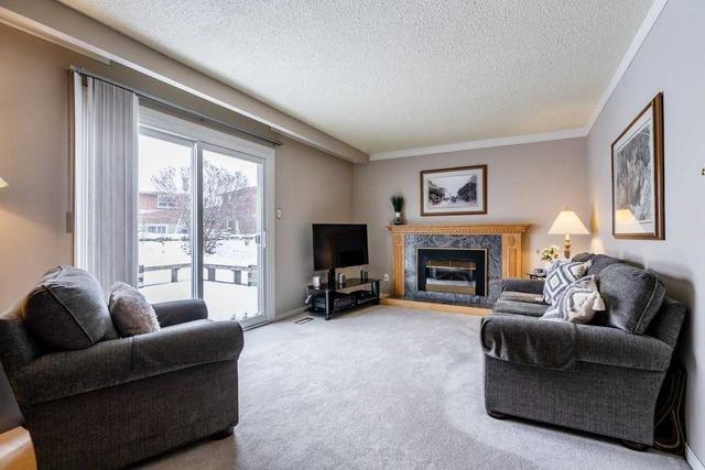 4106 Dunmow Cres, House semidetached with 3 bedrooms, 2 bathrooms and 4 parking in Mississauga ON | Image 10