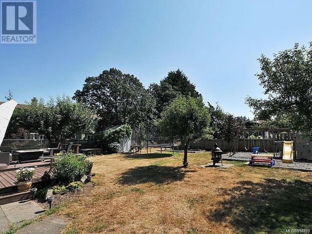 2827 Rita Rd, House detached with 3 bedrooms, 1 bathrooms and 3 parking in Langford BC | Image 5