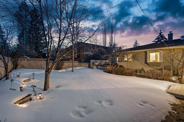398 Wildwood Drive Sw, House detached with 3 bedrooms, 3 bathrooms and 2 parking in Calgary AB | Image 39