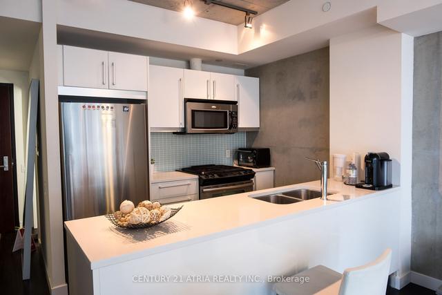 706 - 25 Oxley St, Condo with 2 bedrooms, 2 bathrooms and 0 parking in Toronto ON | Image 2