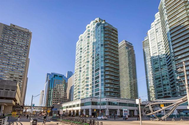 1102 - 10 Queens Quay W, Condo with 1 bedrooms, 1 bathrooms and 0 parking in Toronto ON | Image 1