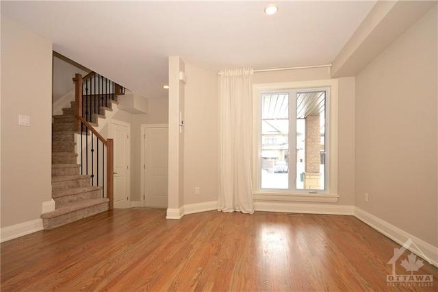 109 Porter Street, Townhouse with 3 bedrooms, 3 bathrooms and 3 parking in Ottawa ON | Image 6