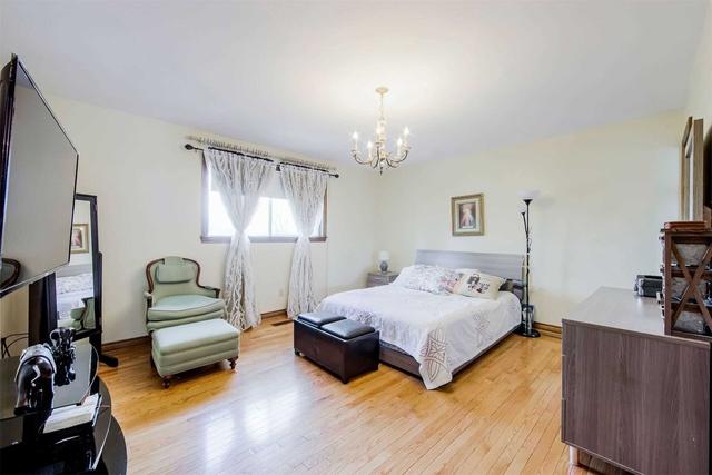 61 Apted Ave, House detached with 5 bedrooms, 4 bathrooms and 6 parking in Toronto ON | Image 2