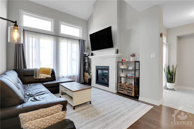 811 Quartet Avenue, Townhouse with 3 bedrooms, 3 bathrooms and 2 parking in Ottawa ON | Image 6