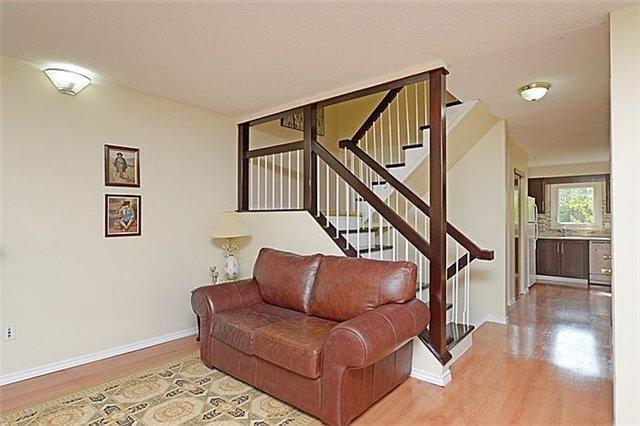 9 - 530 Falgarwood Dr, Townhouse with 3 bedrooms, 3 bathrooms and 2 parking in Oakville ON | Image 4