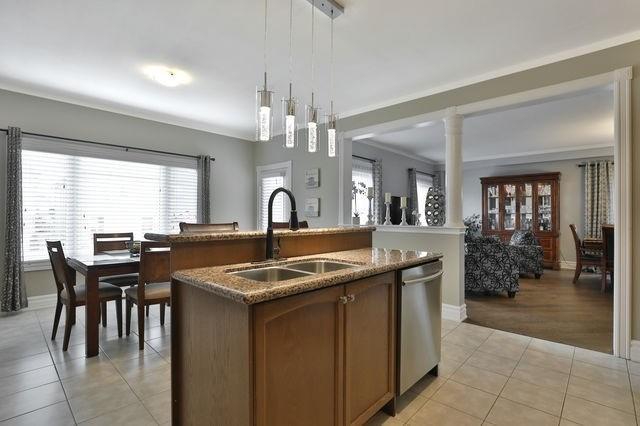 208 Cathcart Cres, House detached with 4 bedrooms, 4 bathrooms and 2 parking in Milton ON | Image 6