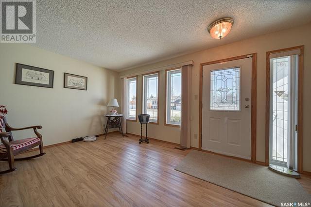 41 Dahlia Crescent, House detached with 3 bedrooms, 3 bathrooms and null parking in Moose Jaw SK | Image 2