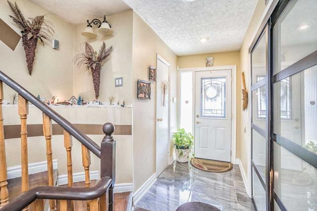 39 Mccallum Crt, Townhouse with 3 bedrooms, 2 bathrooms and 2 parking in Brampton ON | Image 34