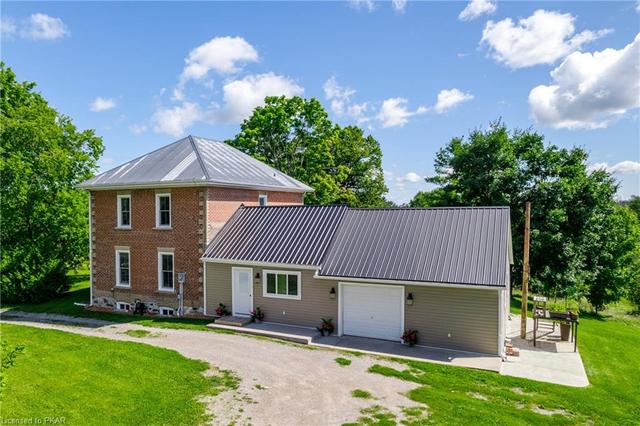 879 Highway 7, House detached with 4 bedrooms, 2 bathrooms and 5 parking in Otonabee South Monaghan ON | Image 1