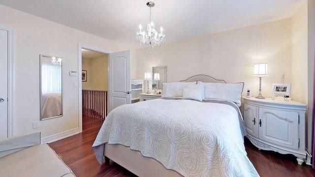 49 Beverley Glen Blvd, Townhouse with 3 bedrooms, 3 bathrooms and 2 parking in Vaughan ON | Image 9