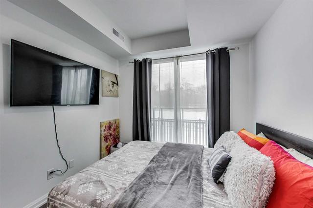 th14 - 10 Brin Dr, Townhouse with 3 bedrooms, 2 bathrooms and 1 parking in Toronto ON | Image 4