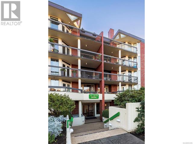 102 - 2119 Oak Bay Ave, Condo with 2 bedrooms, 2 bathrooms and 1 parking in Oak Bay BC | Image 2