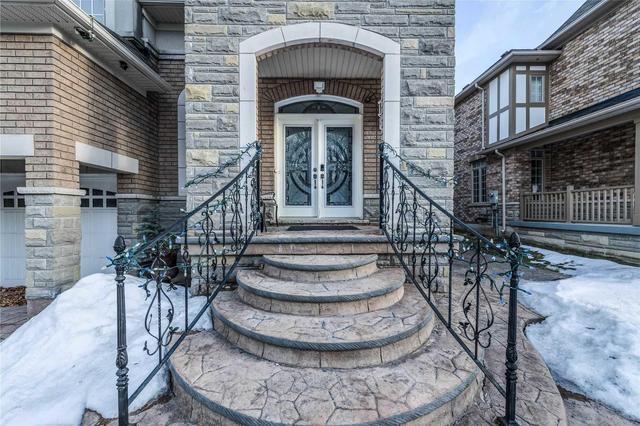 122 Valleycreek Dr, House detached with 4 bedrooms, 5 bathrooms and 9 parking in Brampton ON | Image 3