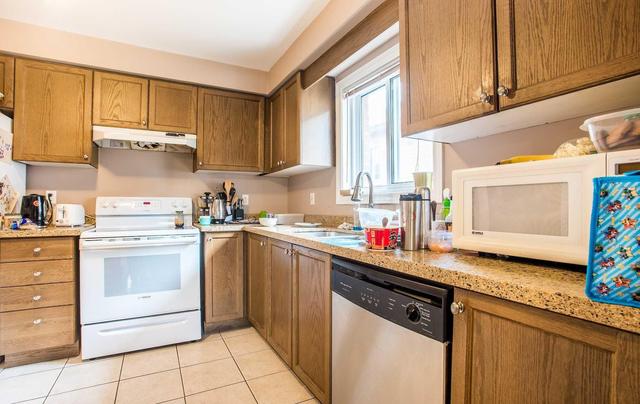 22 Fallstar Cres, House detached with 3 bedrooms, 3 bathrooms and 4 parking in Brampton ON | Image 6