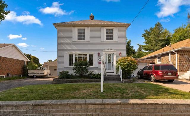 50 Newton St, House detached with 3 bedrooms, 1 bathrooms and 4 parking in Barrie ON | Image 1