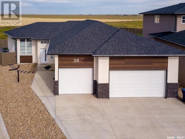 38 Broda Terrace, House detached with 4 bedrooms, 3 bathrooms and null parking in Moose Jaw SK | Image 2