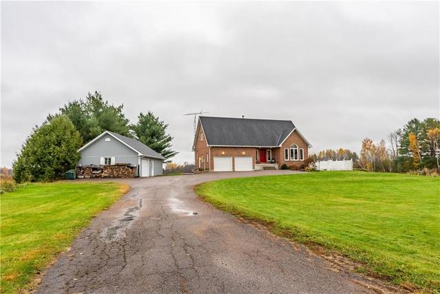60 Lubitz Road, House detached with 5 bedrooms, 3 bathrooms and 15 parking in Laurentian Valley ON | Image 5