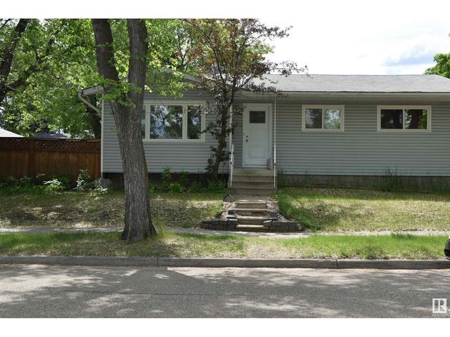 9606 - 9606 89b St, House detached with 5 bedrooms, 2 bathrooms and 5 parking in Fort Saskatchewan AB | Card Image