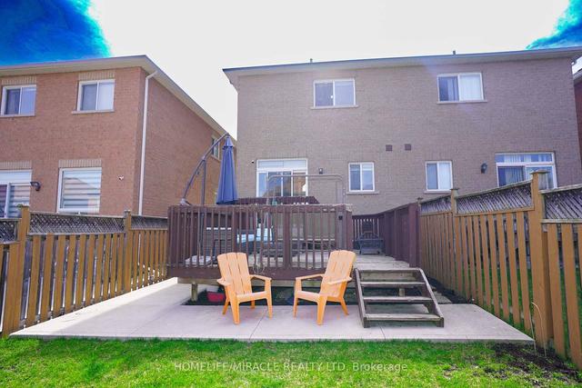 18 Martree Cres, House semidetached with 3 bedrooms, 3 bathrooms and 3 parking in Brampton ON | Image 7